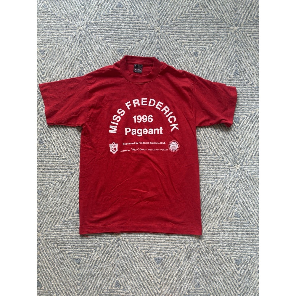 Fruit of the Loom Best T-Shirt - Miss Frederick Pageant Shirt - Red - Medium